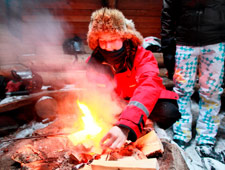 Le petit déjeuner et le dîner sont préparés dans les chalets et le déjeuner est cuisiné sur un feu ouvert