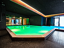 Vous pouvez également gratuitement faire usage du Arctic Spa avec entre autre une piscine intérieure, un sauna finlandais, bain à vapeur et bain bouillonnant