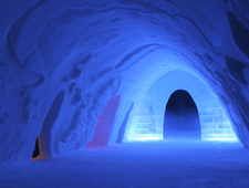 Le Snow Village est l'un des plus beaux hôtels de neige de la Laponie et la visite est une expérience unique