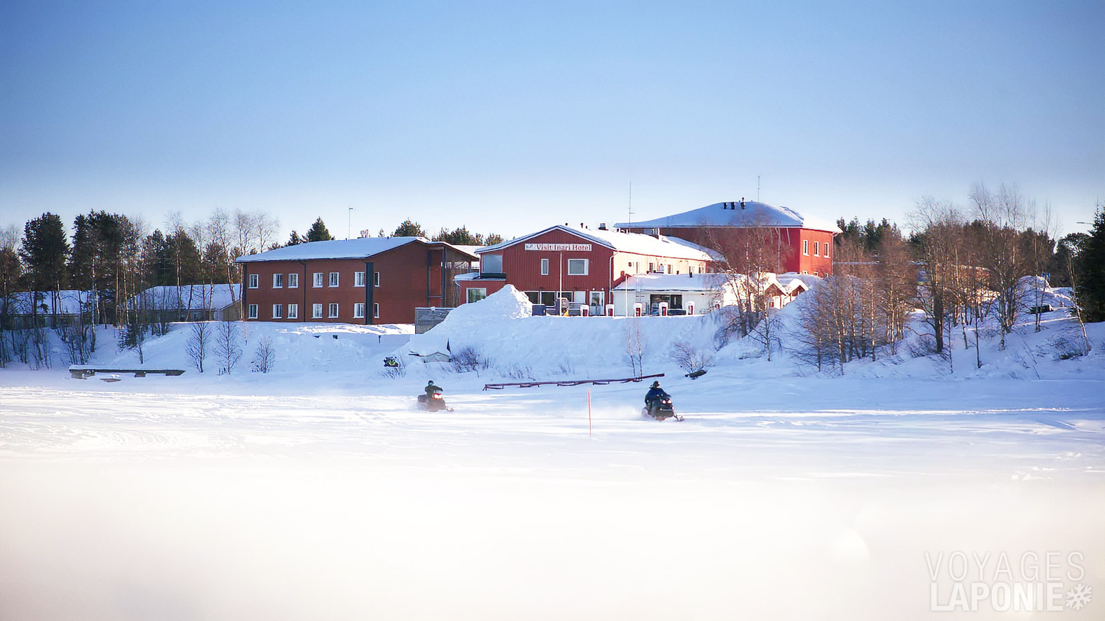 Votre aventure débute au « Hotel & Holiday Village Inari »