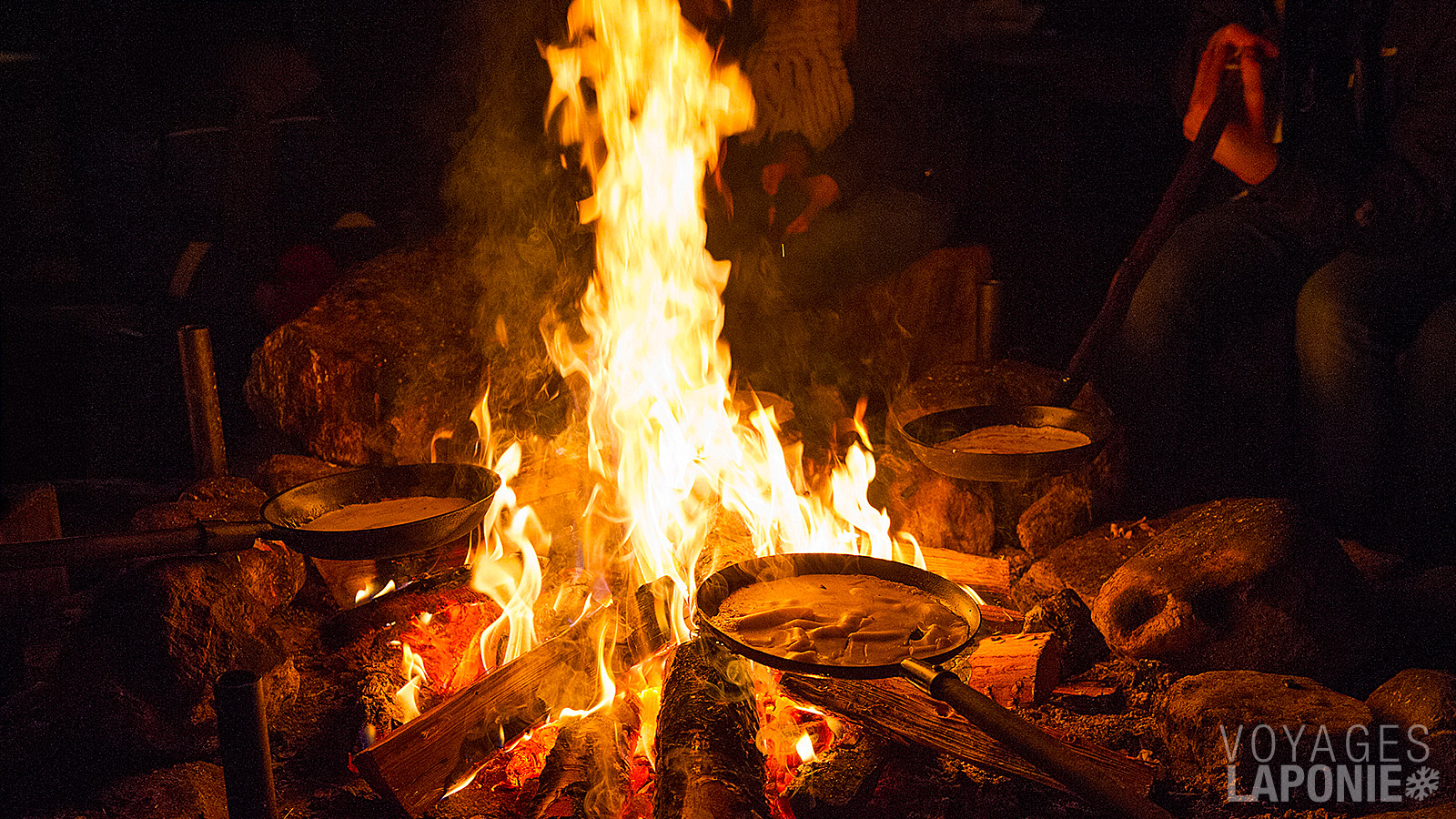 Une pause autour d’un feu de camp vous permettra de vous réchauffer tout en dégustant une boisson chaude