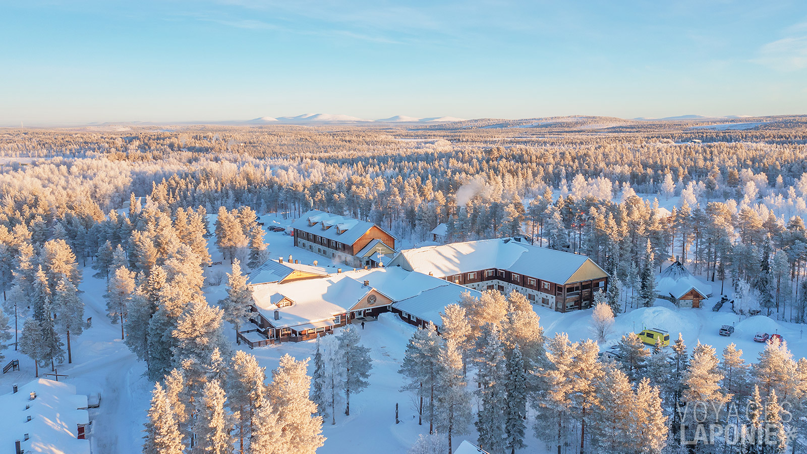 Le Harriniva Adventure Resort est situé près de la frontière suédoise, au bord de la rivière Muonio