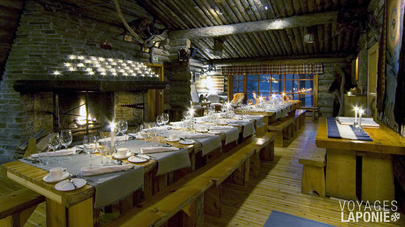 Le Bear’s Lodge Wilderness Hotel dispose d’un restaurant de style cabane et d’un restaurant à la carte