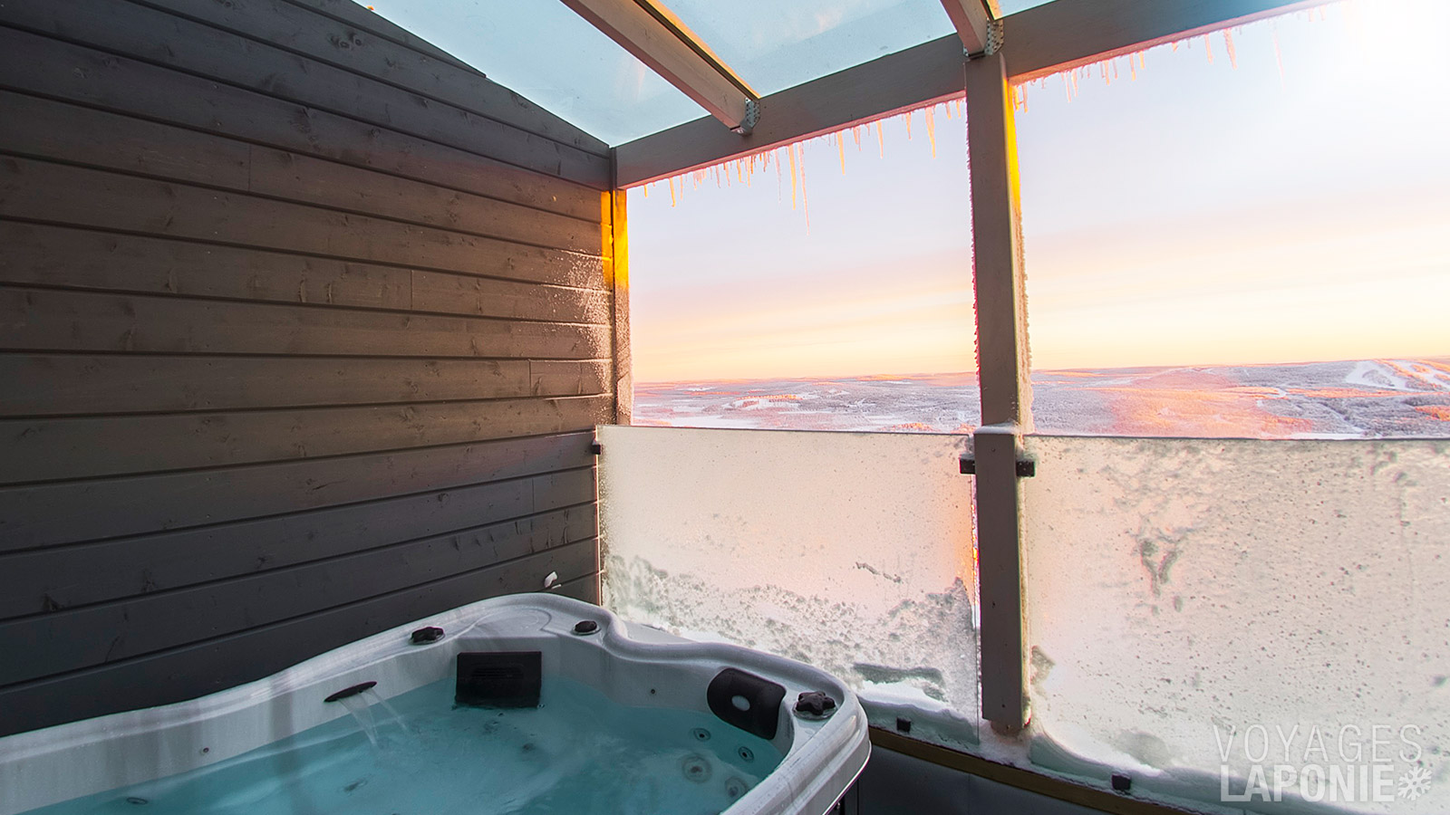 Avec un peu de chance, vous pourrez même admirer les aurores boréales depuis le jacuzzi de votre Aurora View Suite