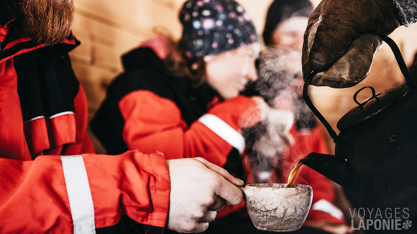 Se réchauffer un instant autour d’une tasse de café revigorant ou d’un jus de baies bien chaud