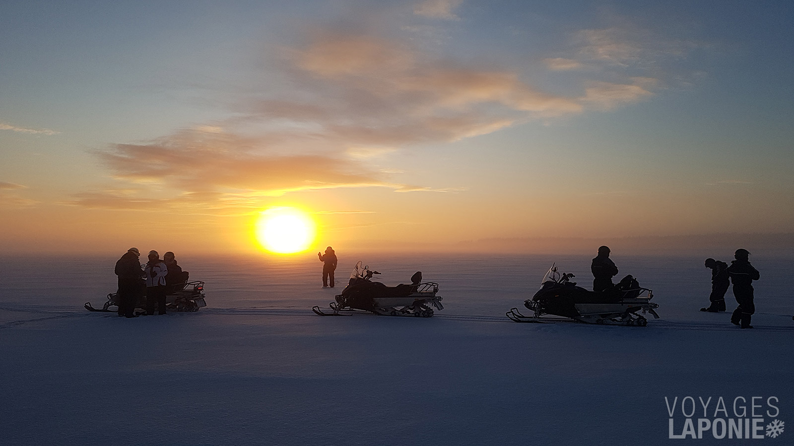 Lors du safari en motoneige, des arrêts réguliers sont prévus pour prendre des photos