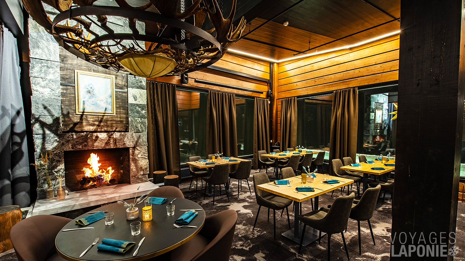 Dans le bâtiment principal central, vous trouverez plusieurs chambres d’hôtel ainsi que le restaurant