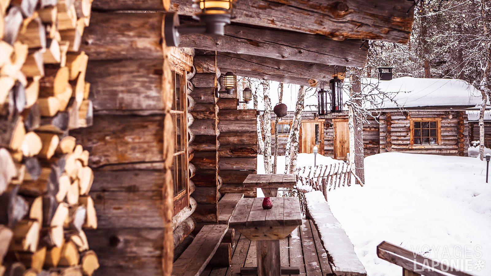 Les chalets confortables du Lake Lodge sont nichés au cœur de la nature, au bord d’un lac