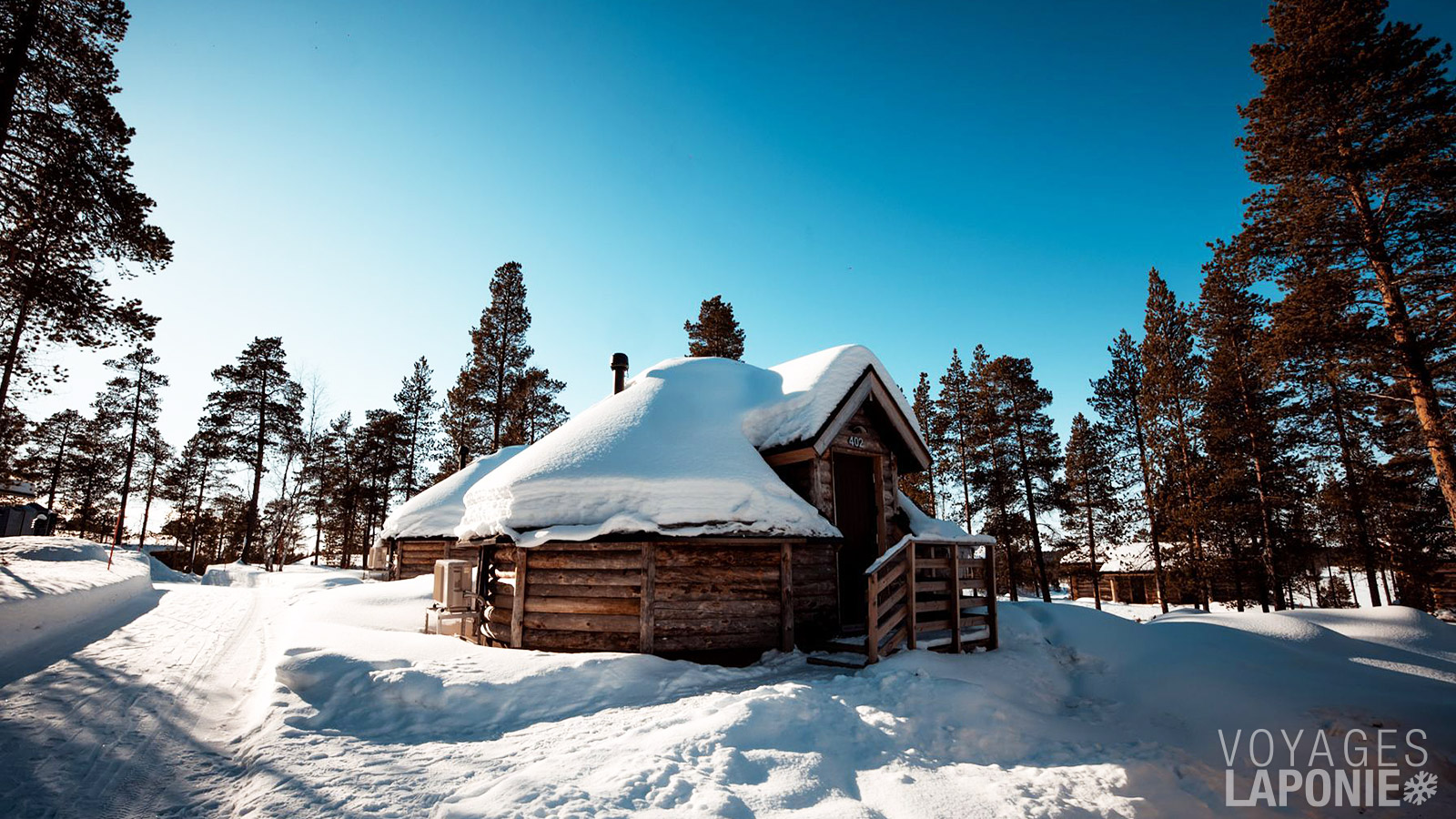 Optez pour un séjour romantique dans une Aurora Cabin avec toit en verre