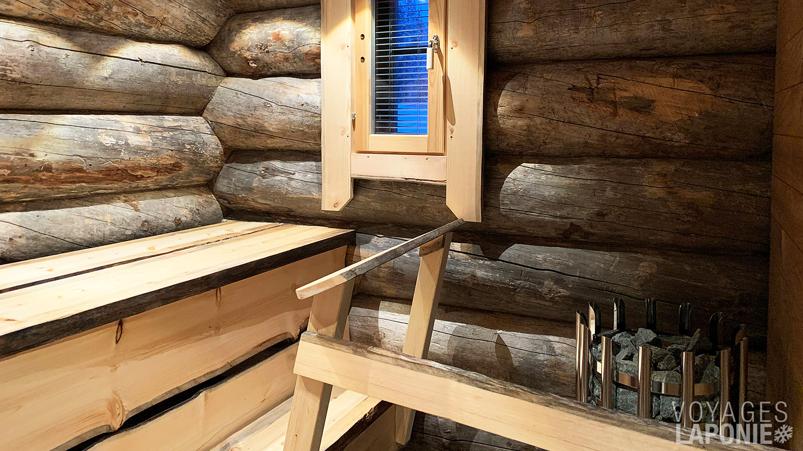Le soir, profitez de votre sauna privé dans votre Panorama Log Cabin