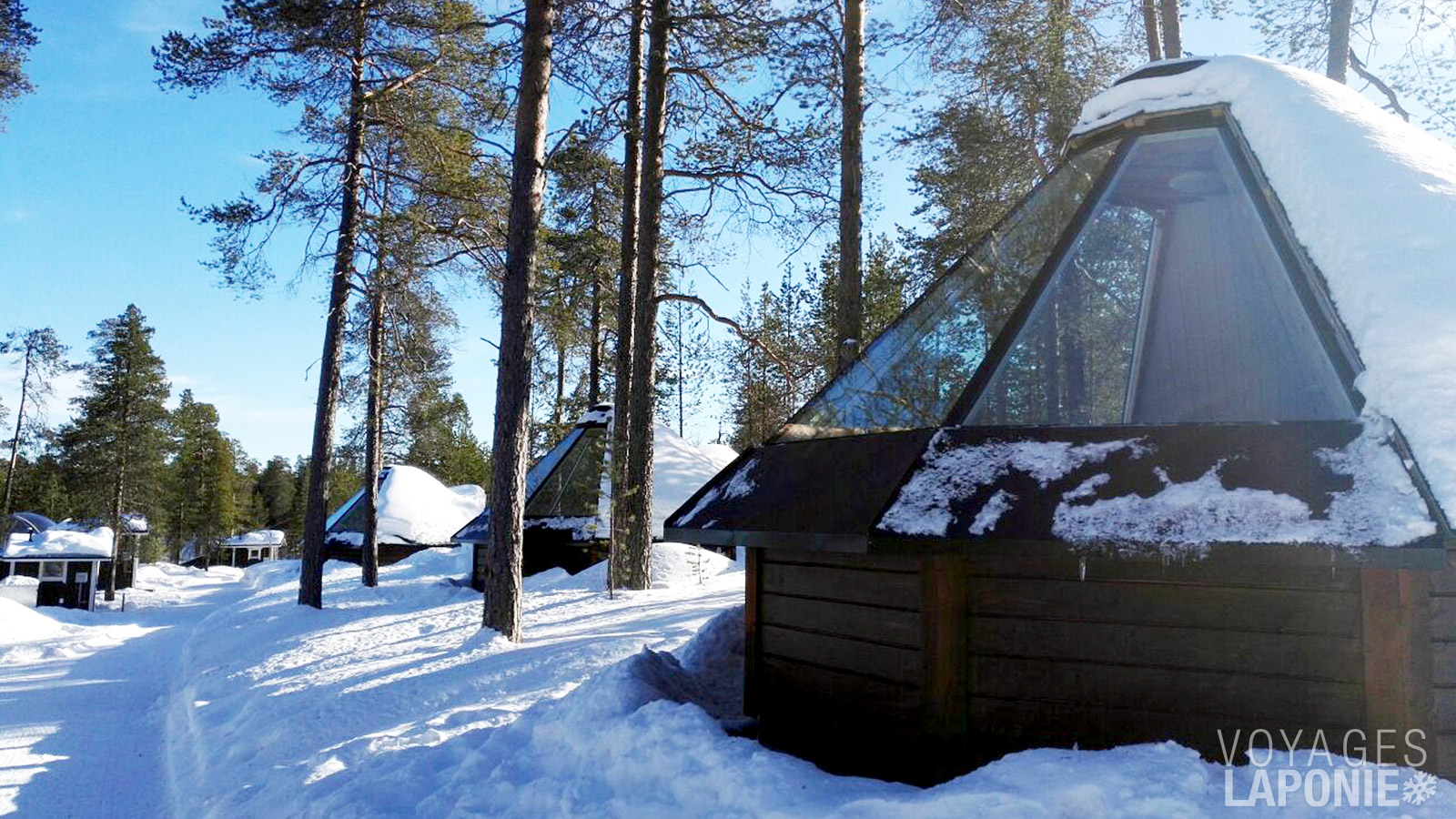 Avec son toit vitré, l’Aurora Cabin dévoile une vue spectaculaire sur le ciel étoile arctique