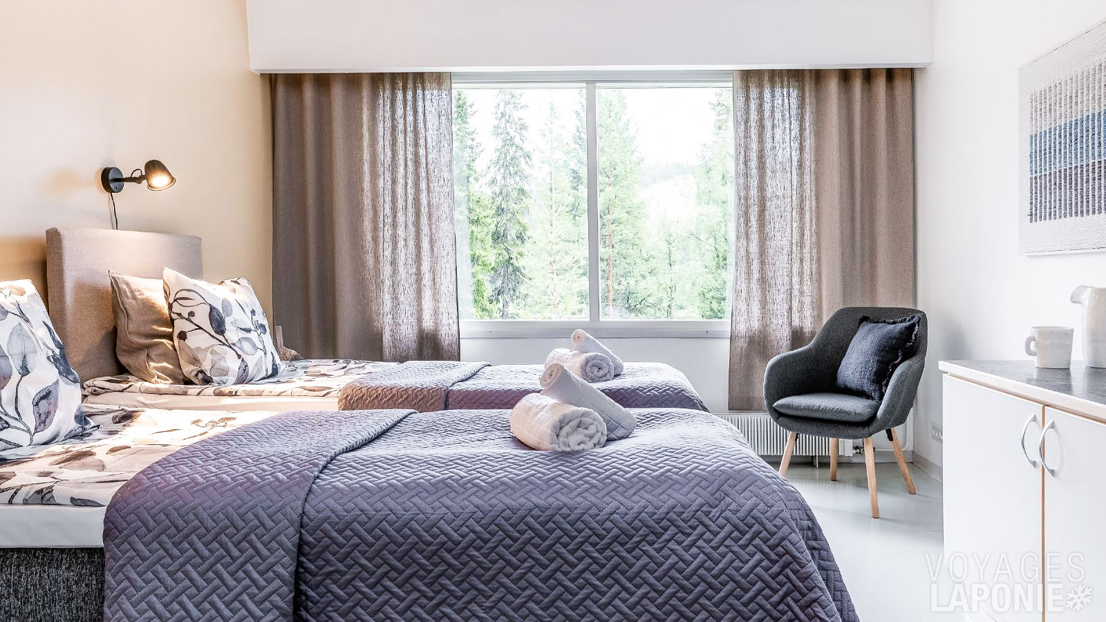 L’hôtel dispose de 15 chambres doubles et de 7 chambres familiales pouvant accueillir jusqu’à 4 personnes