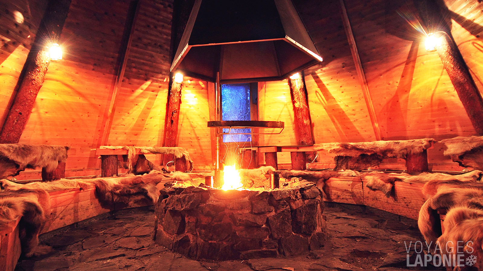 Entre les activités, vous dégusterez un déjeuner dans un kota typique, une cabane traditionnelle des Samis