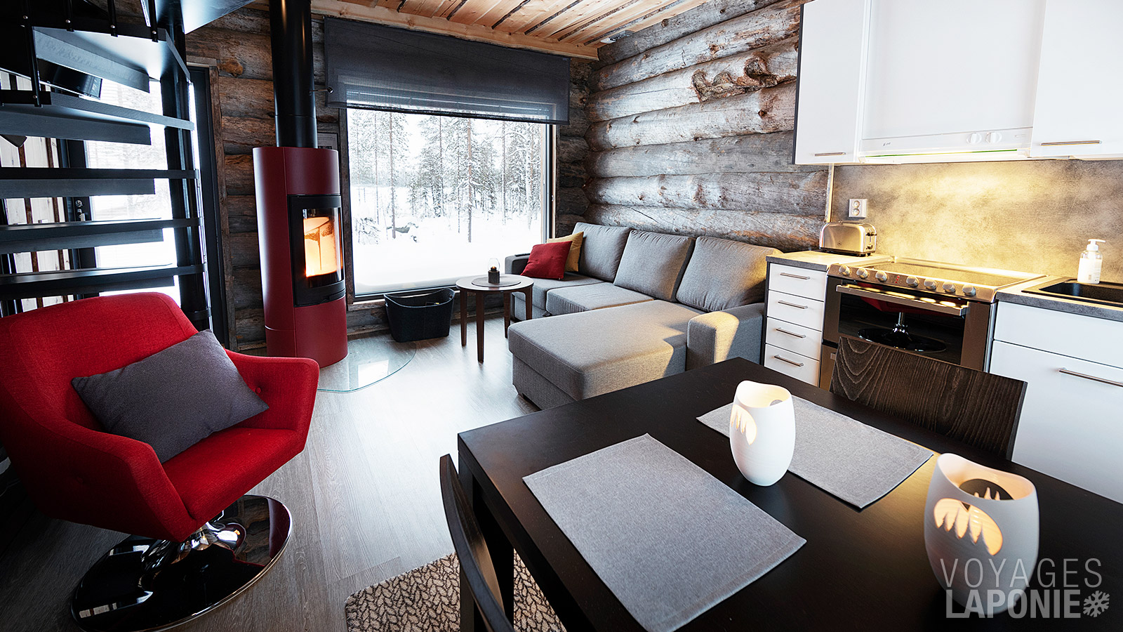 Le chaleureux chalet en bois est équipé de tout le confort nécessaire