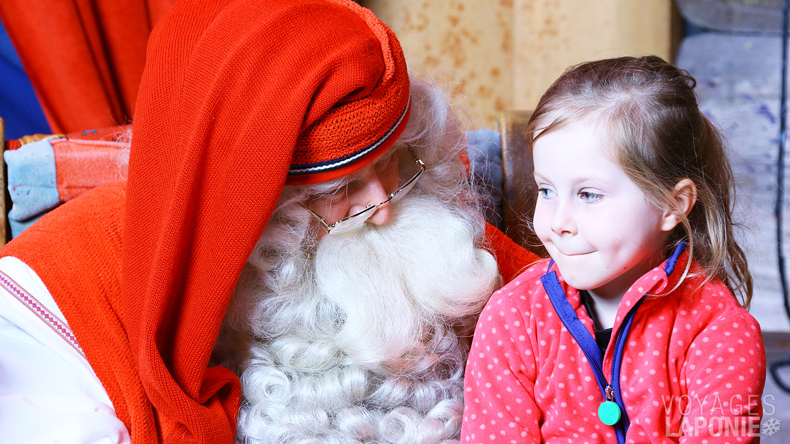 Lors de votre visite au village du Père Noël, vous pourrez prendre une photo avec le véritable Père Noël