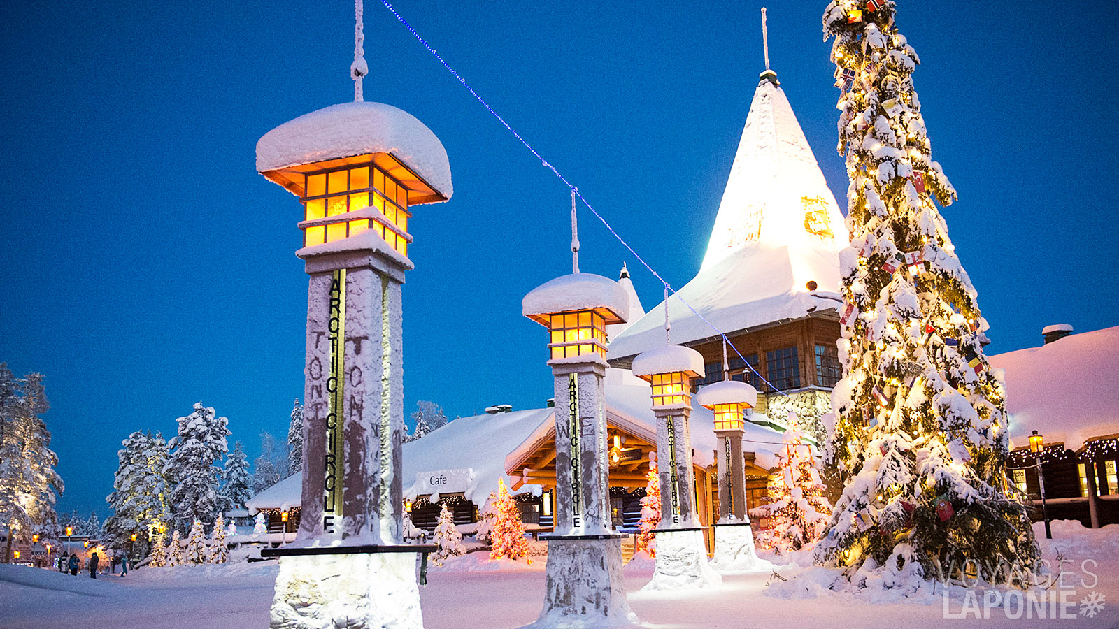 À certaines dates de départ, une visite du lieu de résidence officiel du Père Noël, le Santa Claus Village, est incluse