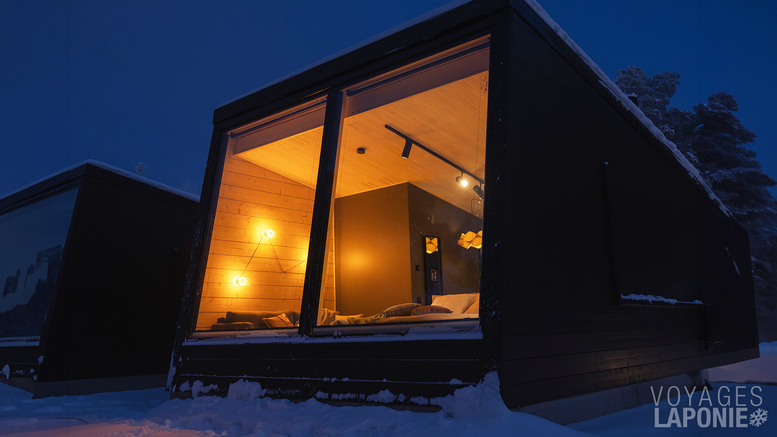 Vous terminez votre séjour dans une Arctic Glass Suite ou un Arctic Sky Nest comprenant de grandes baies vitrées.