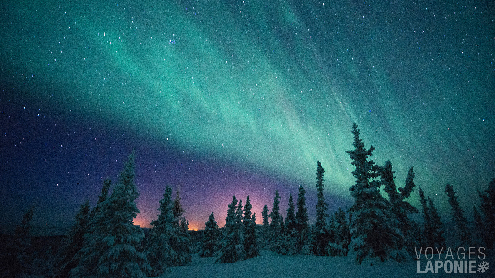 Depuis ce site au bord du lac, on peut régulièrement observer les aurores boréales