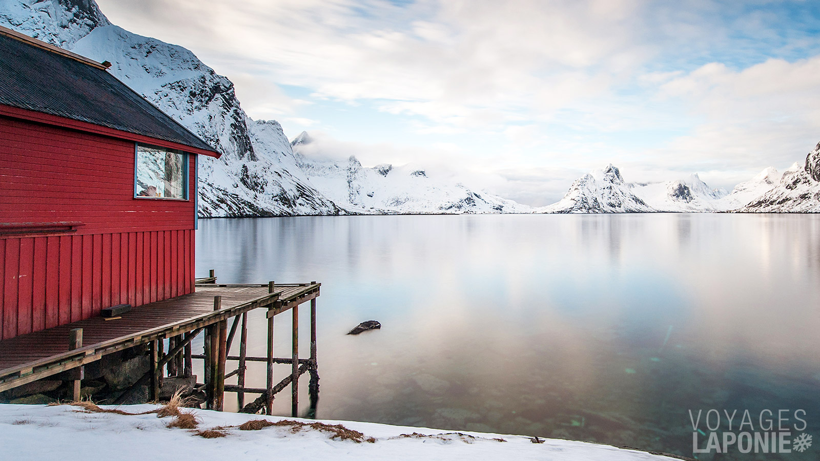 Les rorbus rouges typiques servaient autrefois de logement temporaire pour les pêcheurs qui venaient ici en hiver pour pêcher la morue