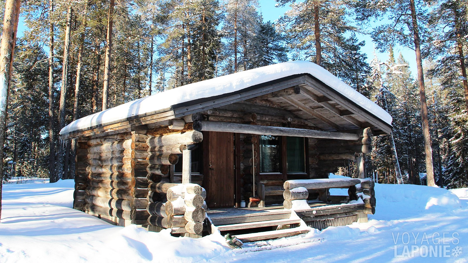 Les Grey Cottages (20 m²) sont construits dans le style traditionnel finlandais Kelo, avec de gros rondins de pin gris vieillissant