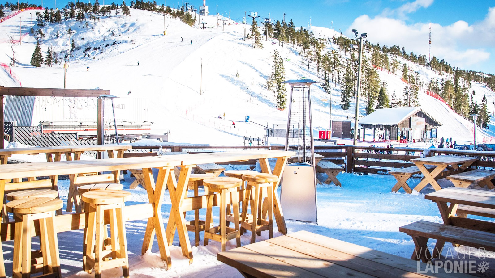 Avec ses 19 km de pistes, Ruka se distingue comme l’un des meilleurs domaines skiables de Laponie