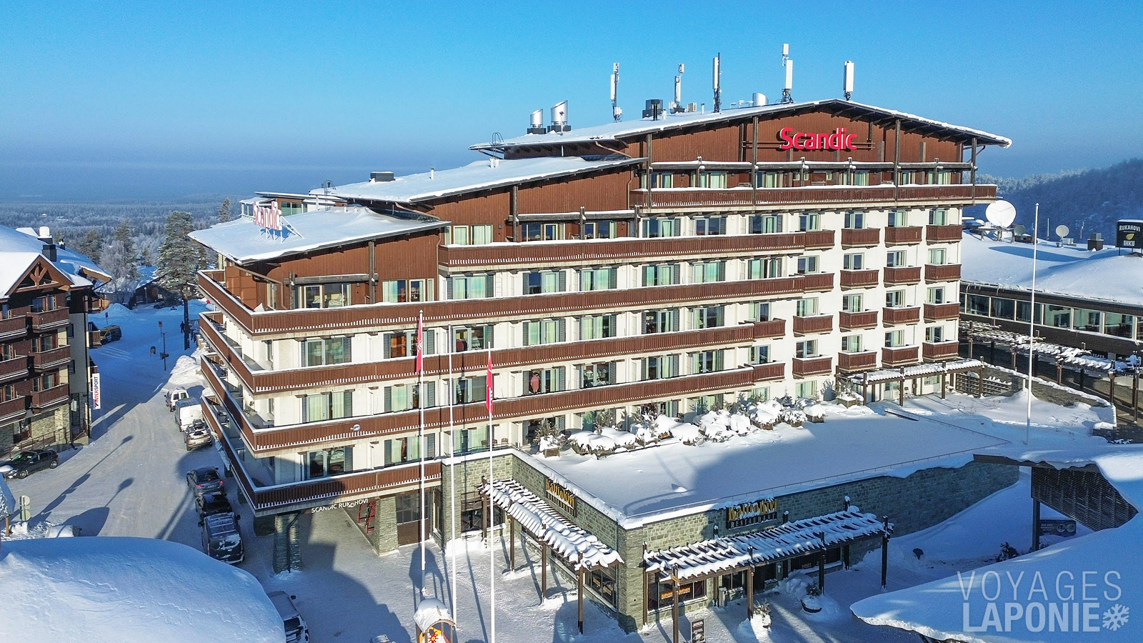 Votre séjour se déroule à l’hôtel Scandic Rukahovi, un hôtel confortable et authentique situé au centre du village de ski de Ruka