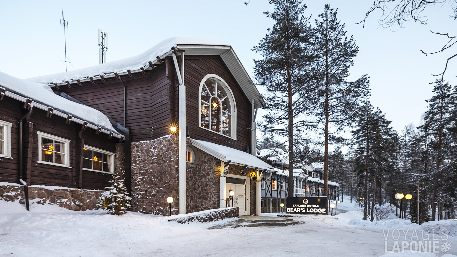 e complexe propose des chambres d’hôtel dans le bâtiment principal ainsi que plusieurs chalets