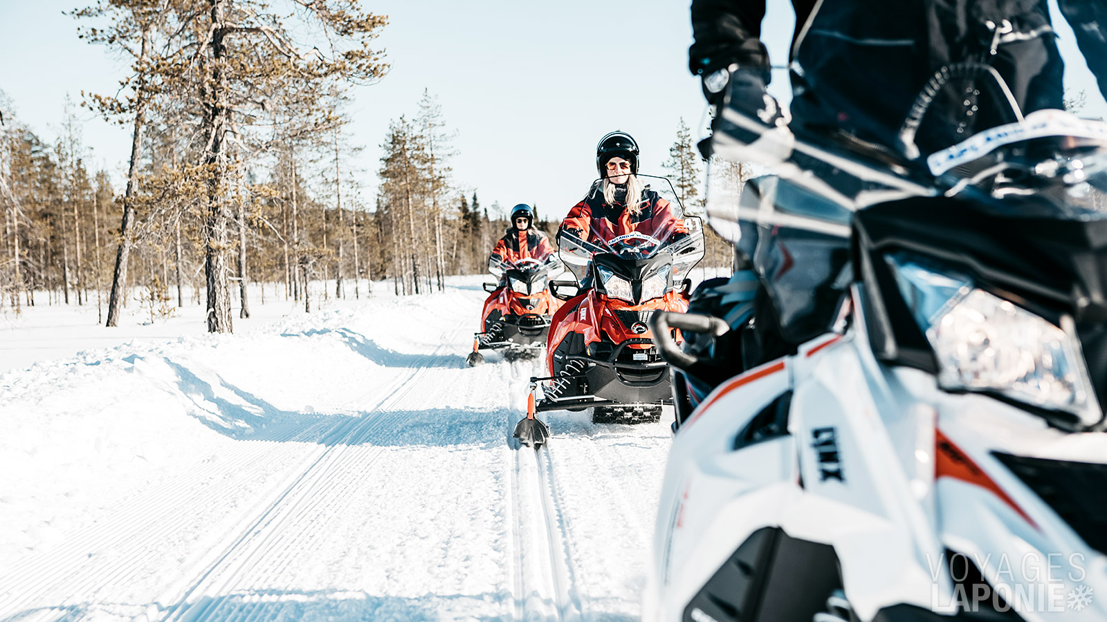 Vous ressentez immédiatement la magie de la Laponie lors d’une excursion en motoneige