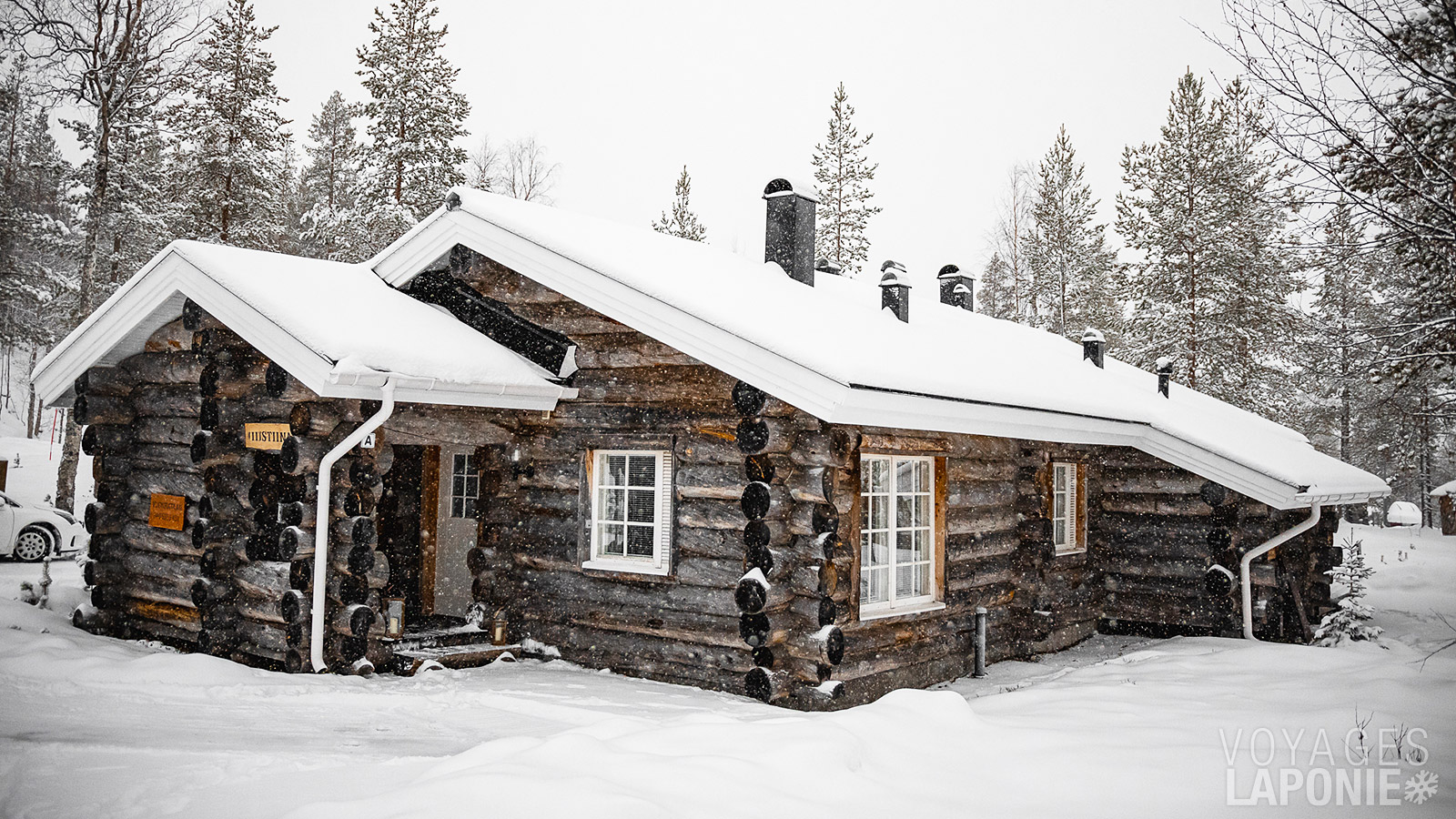 Les chalets sont situés dans un environnement paisible, entre le lac éponyme et la colline de ski